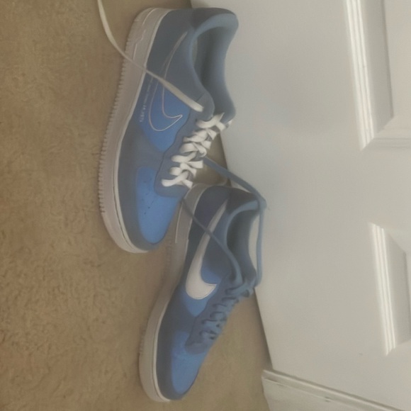 First use Air Force 1s university blue - Picture 6 of 7